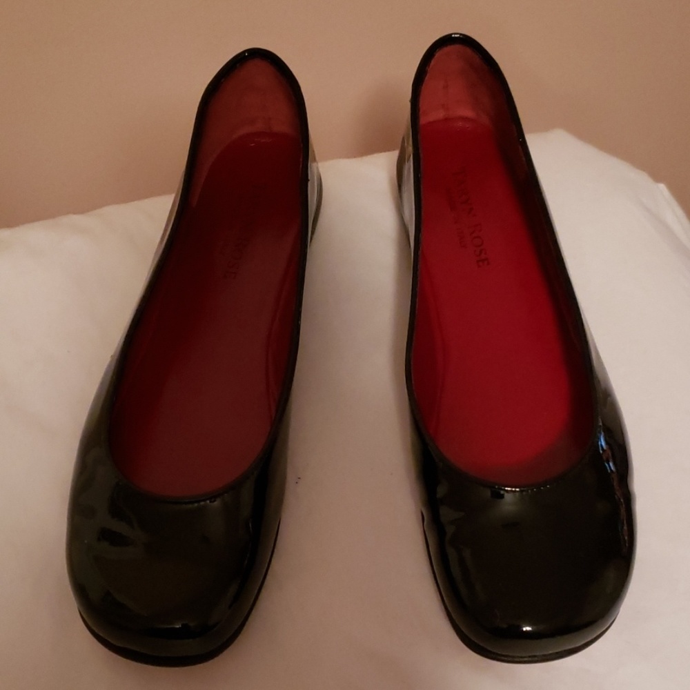 Taryn Rose Patent leather 6.5/36.5 shoe.